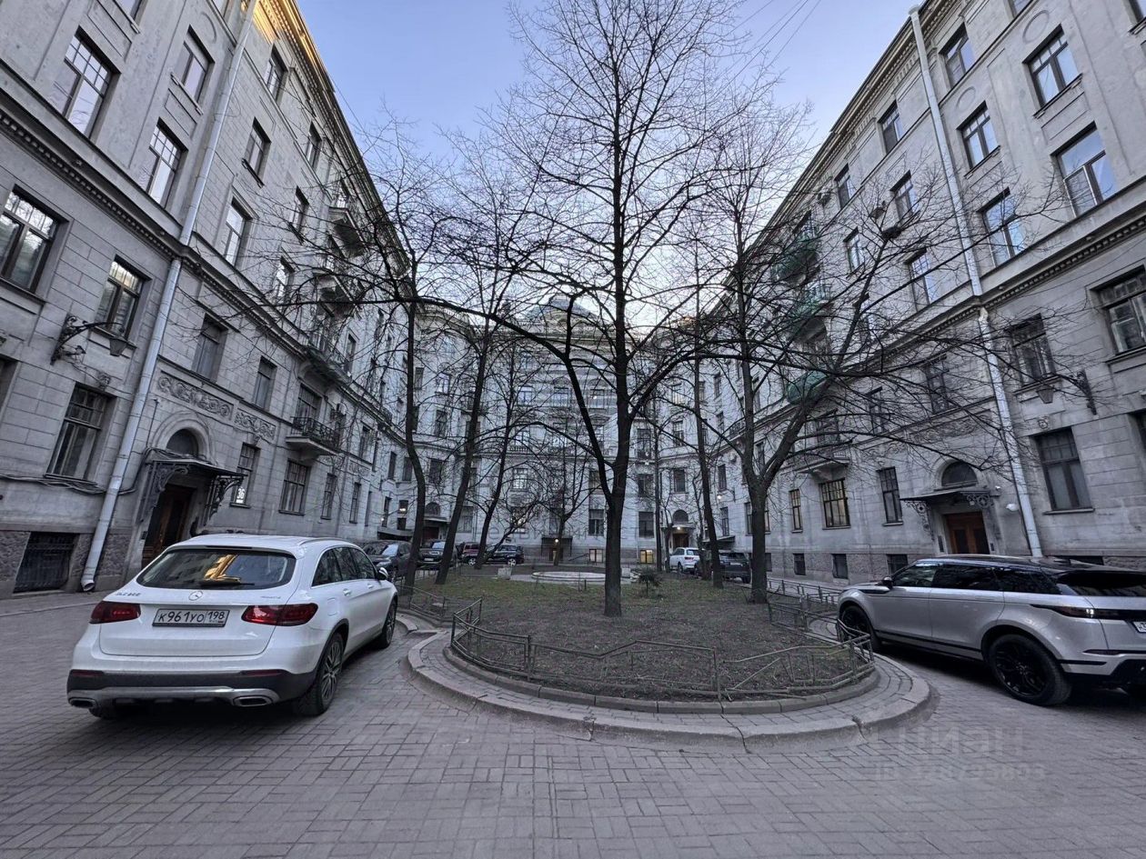 Продажа 6-комн квартиры на вторичном рынке Каменноостровский проспект, 26-28