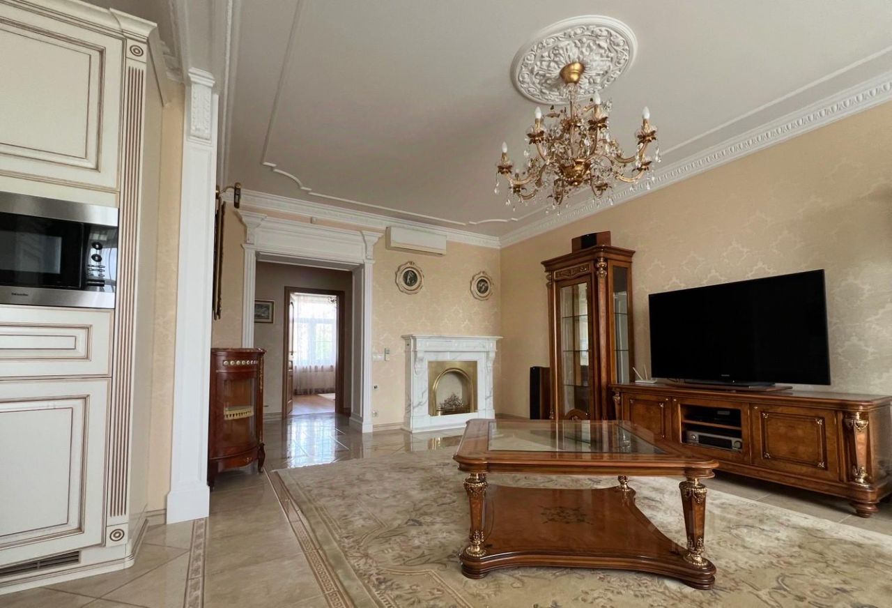 Продажа 3-комн квартиры на вторичном рынке набережная Реки Карповки, 23