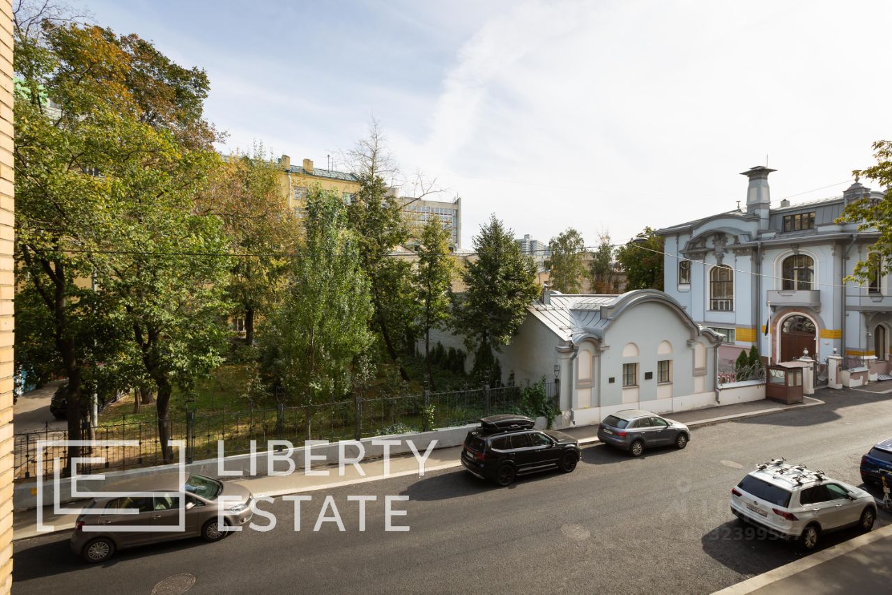 Аренда 2-комн квартиры на вторичном рынке Большая Никитская улица, 49