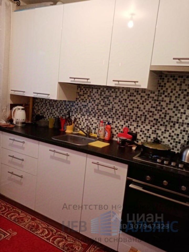 Продажа 1-комн квартиры на вторичном рынке д. Малые Колпаны, улица Западная, 18