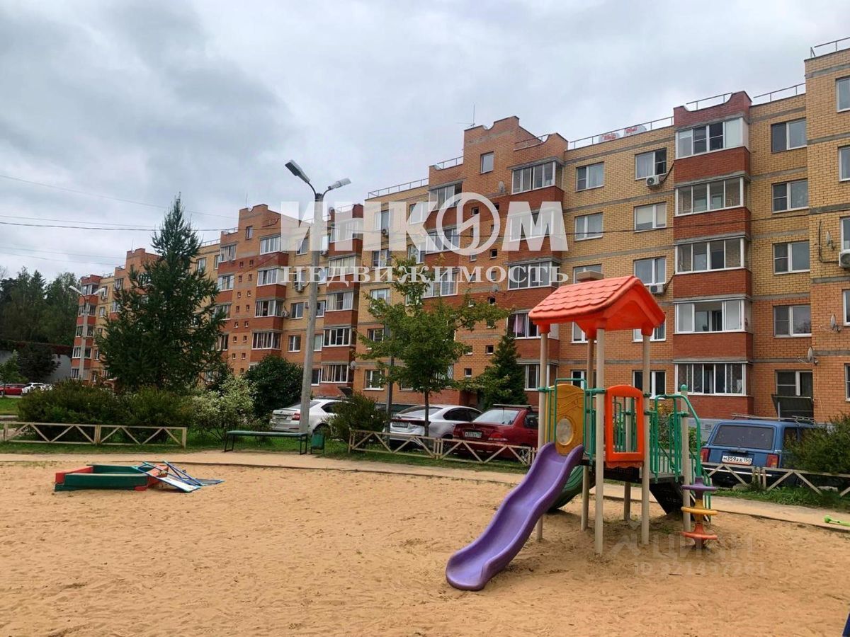 Продажа 2-комн квартиры на вторичном рынке Зеленоградский пгт, улица Островского, 14