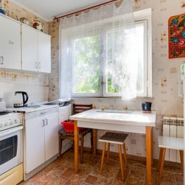 Продажа 2-комн квартиры на вторичном рынке Зюзинская улица,  д. 8
