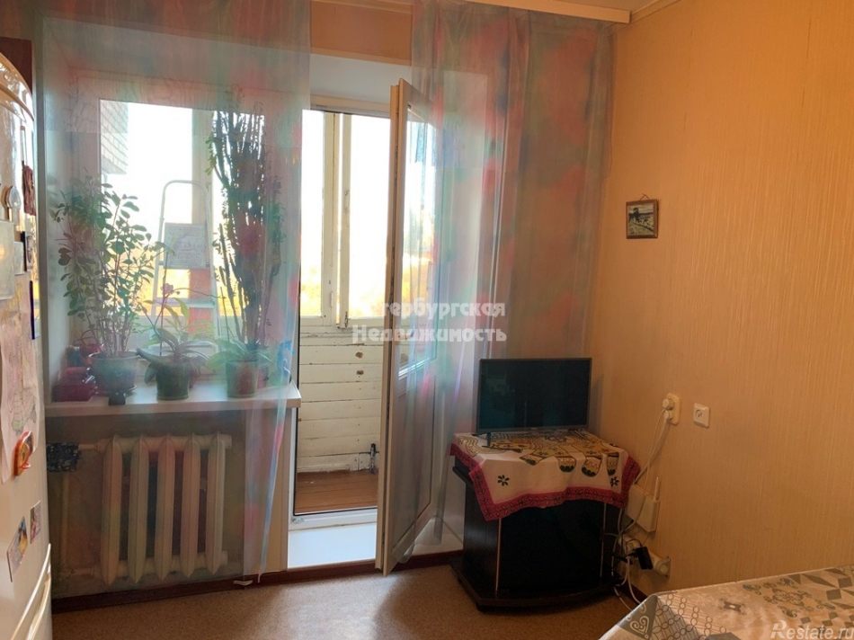 Продажа 1-комн квартиры на вторичном рынке Чекистов ул,  д. 38