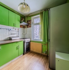 Продажа 4-комн квартиры на вторичном рынке Трамвайный пр-кт,  д. 19 к2