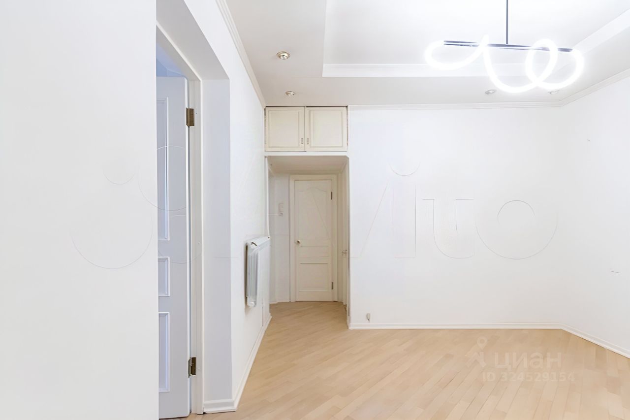 Продажа 4-комн квартиры на вторичном рынке Лиговский проспект, 147