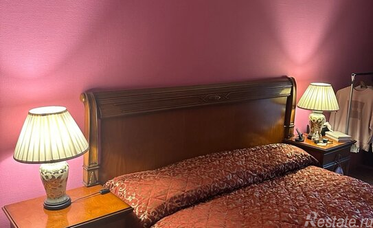 Продажа 4-комн квартиры на вторичном рынке Дыбенко ул,  д. 42