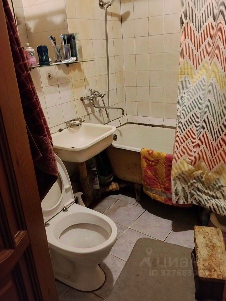 Продажа 3-комн квартиры на вторичном рынке пос. Пролетарский, улица Школьная, 7