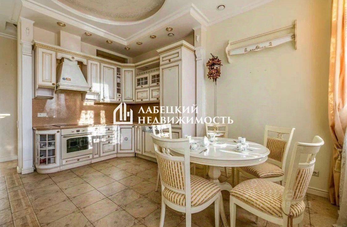 Продажа 3-комн квартиры на вторичном рынке Морской проспект, 24