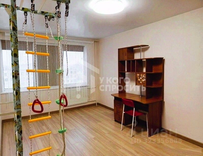 Продажа 3-комн квартиры на вторичном рынке Ломоносов, улица Федюнинского, 14к1