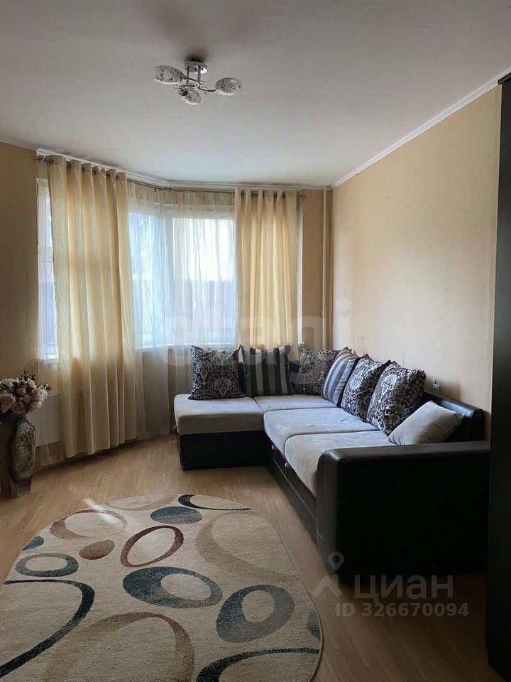 Продажа 2-комн квартиры на вторичном рынке улица Авиаконструктора Петлякова, 27