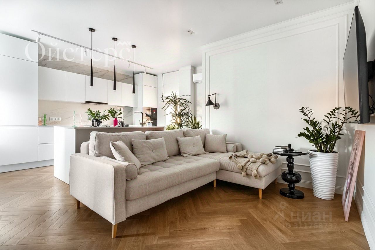 Продажа 5-комн квартиры на вторичном рынке Невский проспект, 131