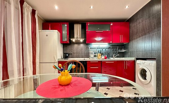 Аренда 3-комн квартиры на вторичном рынке ул Чечулина,  д. 18