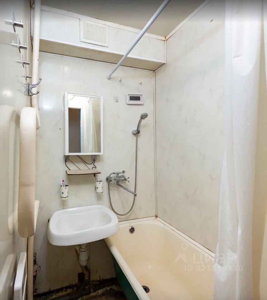 Продажа 2-комн квартиры на вторичном рынке Флотская улица, 18