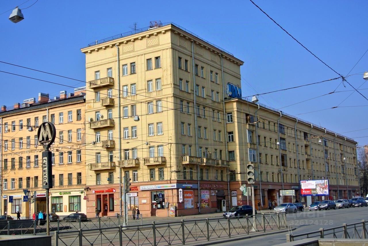 Продажа 3-комн квартиры на вторичном рынке Лесной проспект, 32