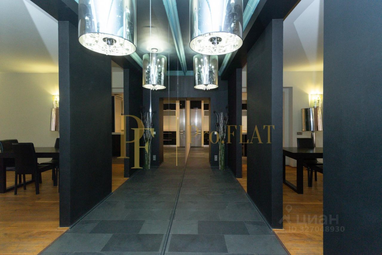 Продажа 3-комн квартиры на вторичном рынке Большая Конюшенная улица, 1