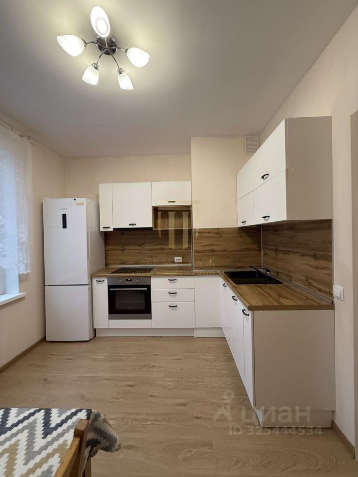 Продажа 1-комн квартиры на вторичном рынке пос. Петро-Славянка, Советский проспект, 30