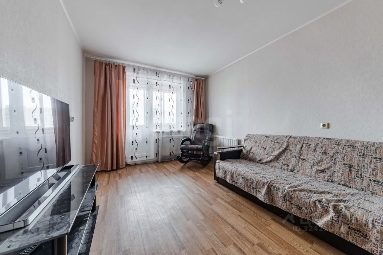 Продажа 1-комн квартиры на вторичном рынке Колпино, улица Ижорского Батальона, 8