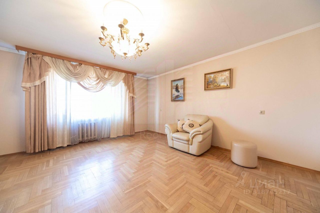 Продажа 3-комн квартиры на вторичном рынке Центральный мкр, улица 25 лет Октября, 1