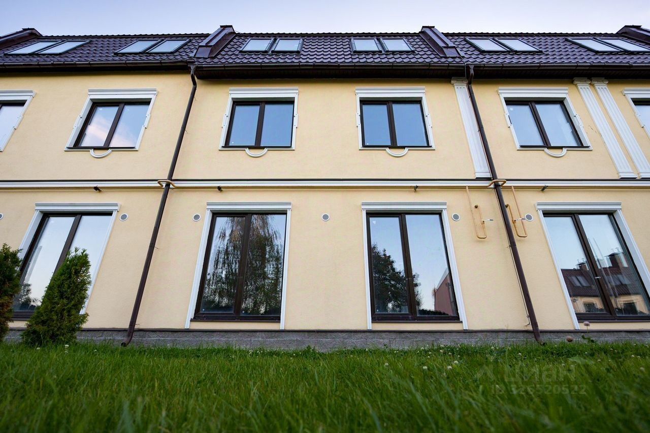 Продажа дома д. Новосаратовка, Жилой комплекс Невская усадьба