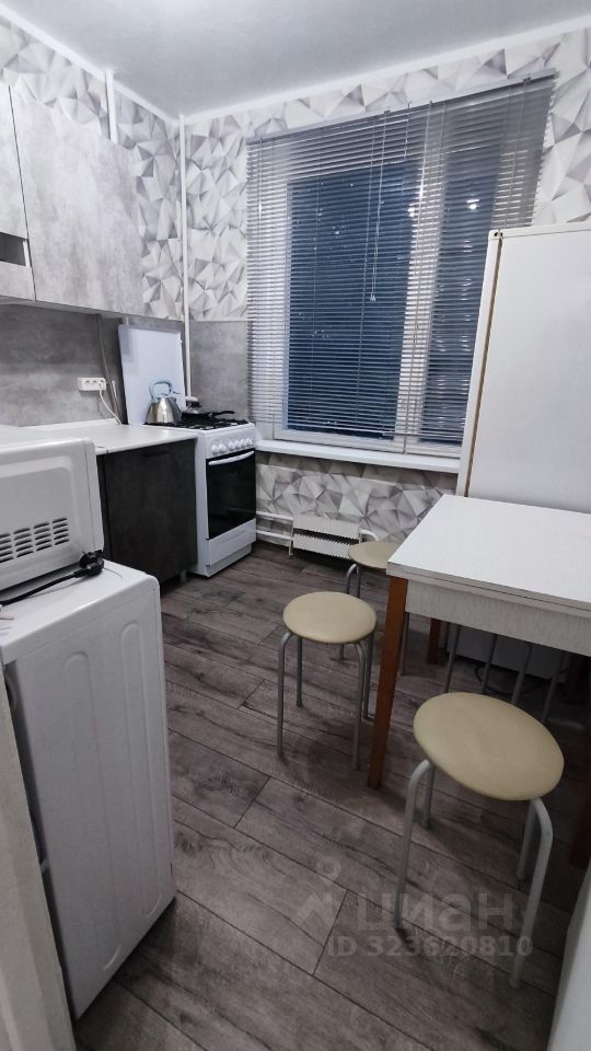 Аренда 3-комн квартиры на вторичном рынке Днепропетровская улица, 25