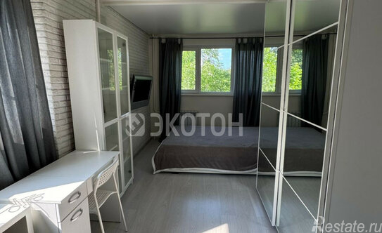 Продажа 4-комн квартиры на вторичном рынке Ветеранов пр-кт,  д. 99