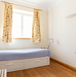 Аренда 4-комн квартиры на вторичном рынке ул Миллионная,  д. 17