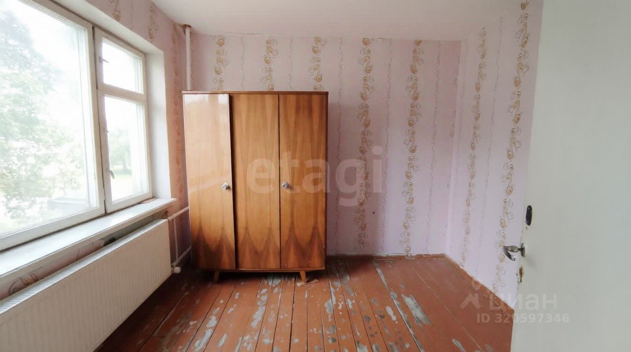 Продажа 4-комн квартиры на вторичном рынке Кириши, Советская улица, 12а