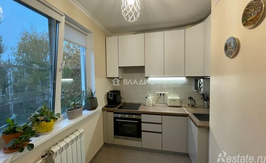 Продажа 1-комн квартиры на вторичном рынке улица Поляны,  д. 9