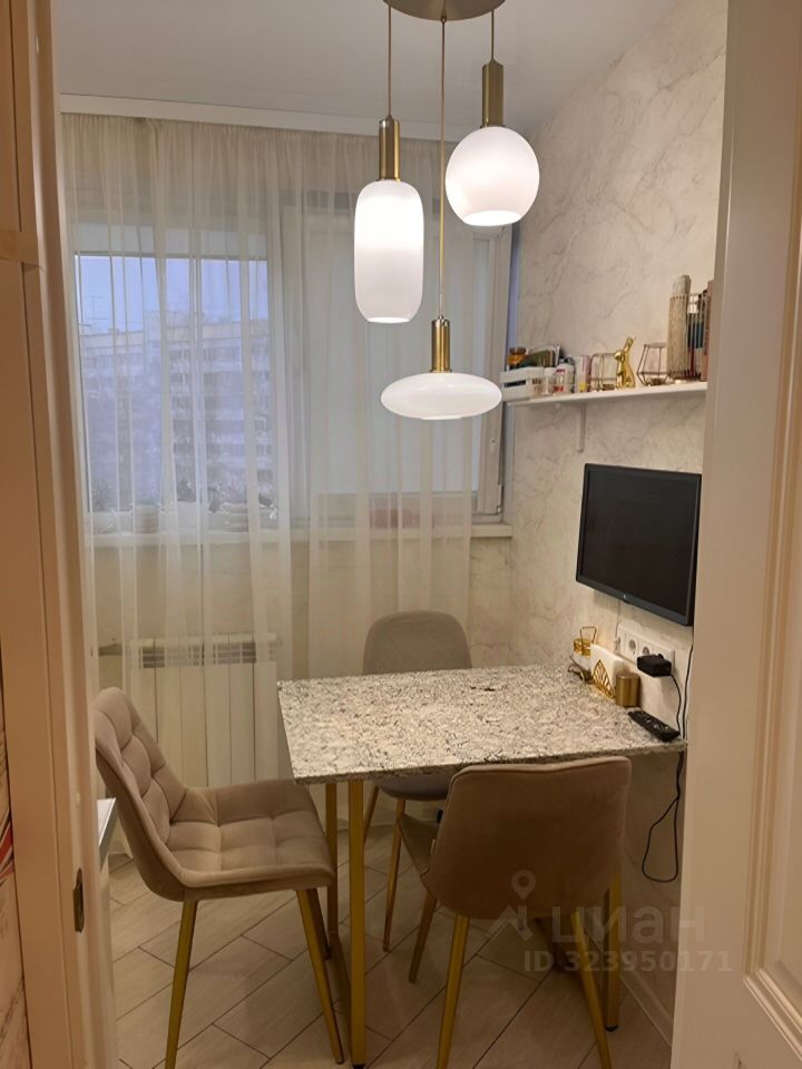 Продажа 2-комн квартиры на вторичном рынке улица Есенина, 12К1