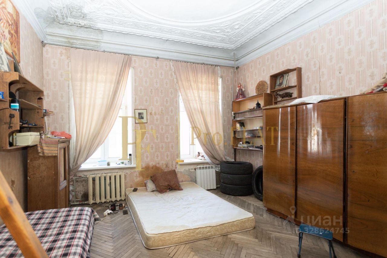 Продажа 6-комн квартиры на вторичном рынке Социалистическая улица, 3