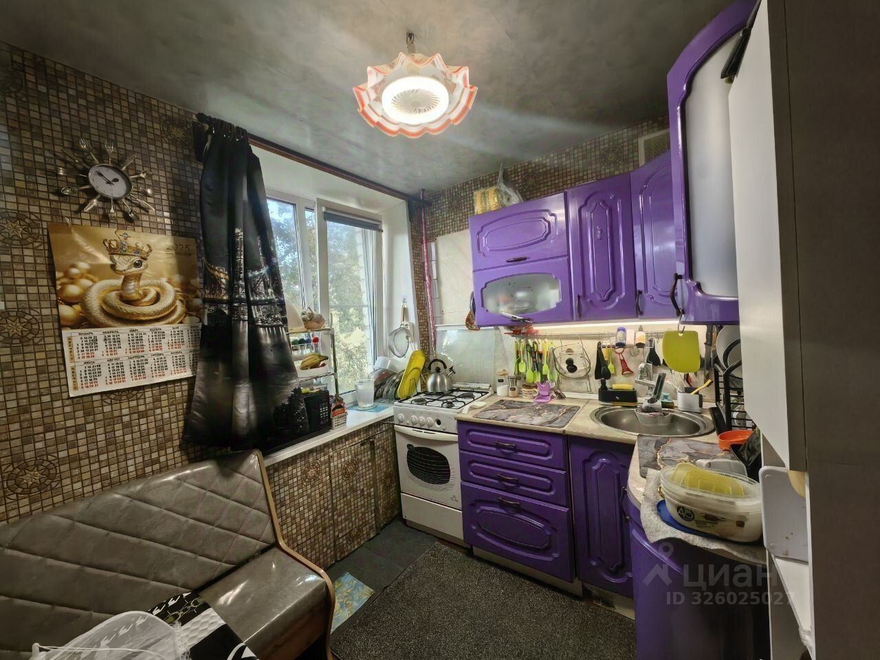 Продажа 3-комн квартиры на вторичном рынке Волхов, улица Калинина, 38