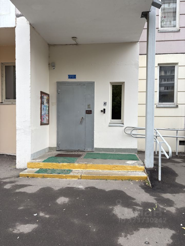 Продажа 3-комн квартиры на вторичном рынке Онежская улица, 51к1