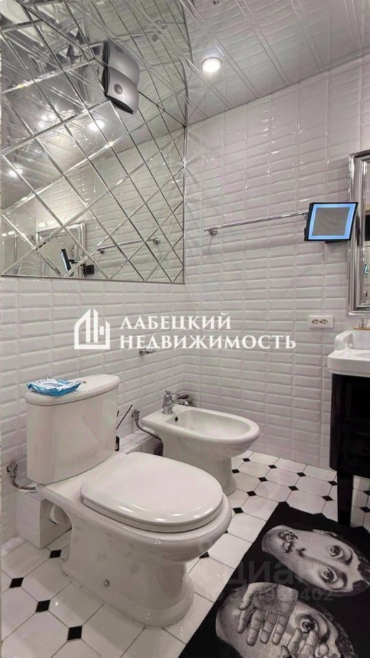 Продажа 3-комн квартиры на вторичном рынке бульвар Академика Ландау, 3