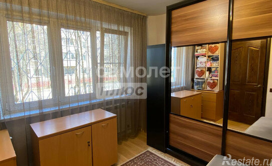 Продажа 3-комн квартиры на вторичном рынке микрорайон Северный, 1-я Коммунистическая улица,  д. 38