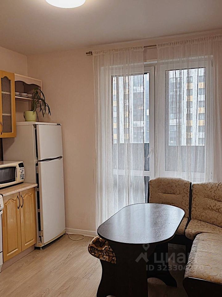 Аренда 1-комн квартиры на вторичном рынке улица Чароитовая, 1к5