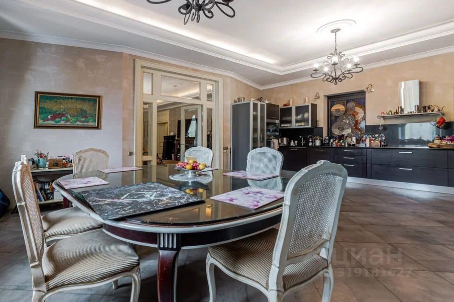 Продажа 4-комн квартиры на вторичном рынке Малый Кисловский переулок, 7