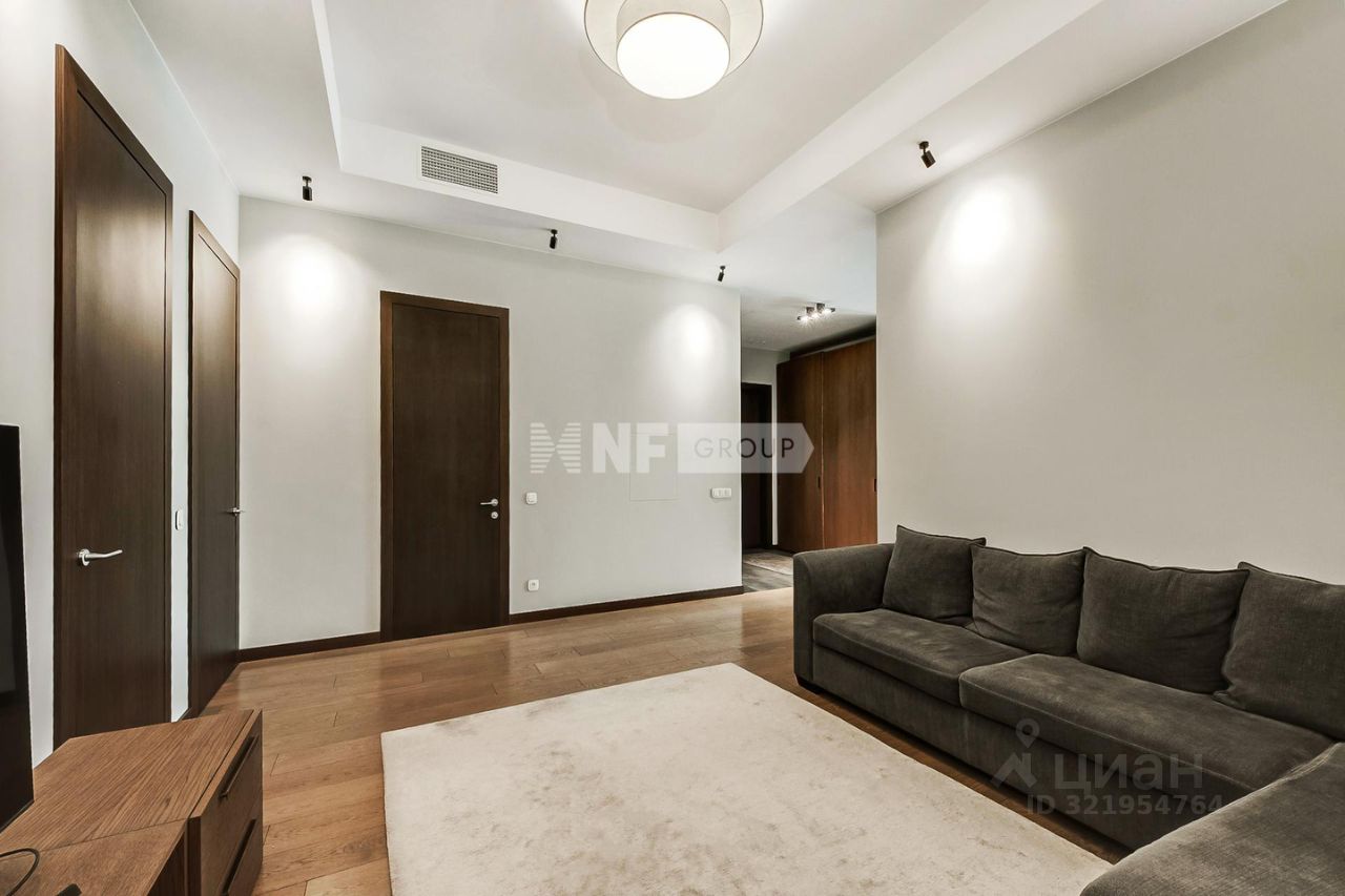 Продажа 4-комн квартиры на вторичном рынке улица Ефремова, 10к1