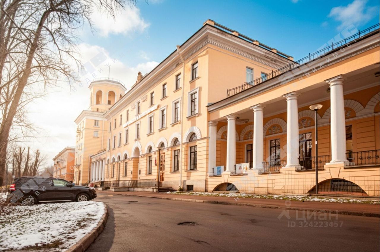 Продажа 2-комн квартиры на вторичном рынке проспект Стачек, 158