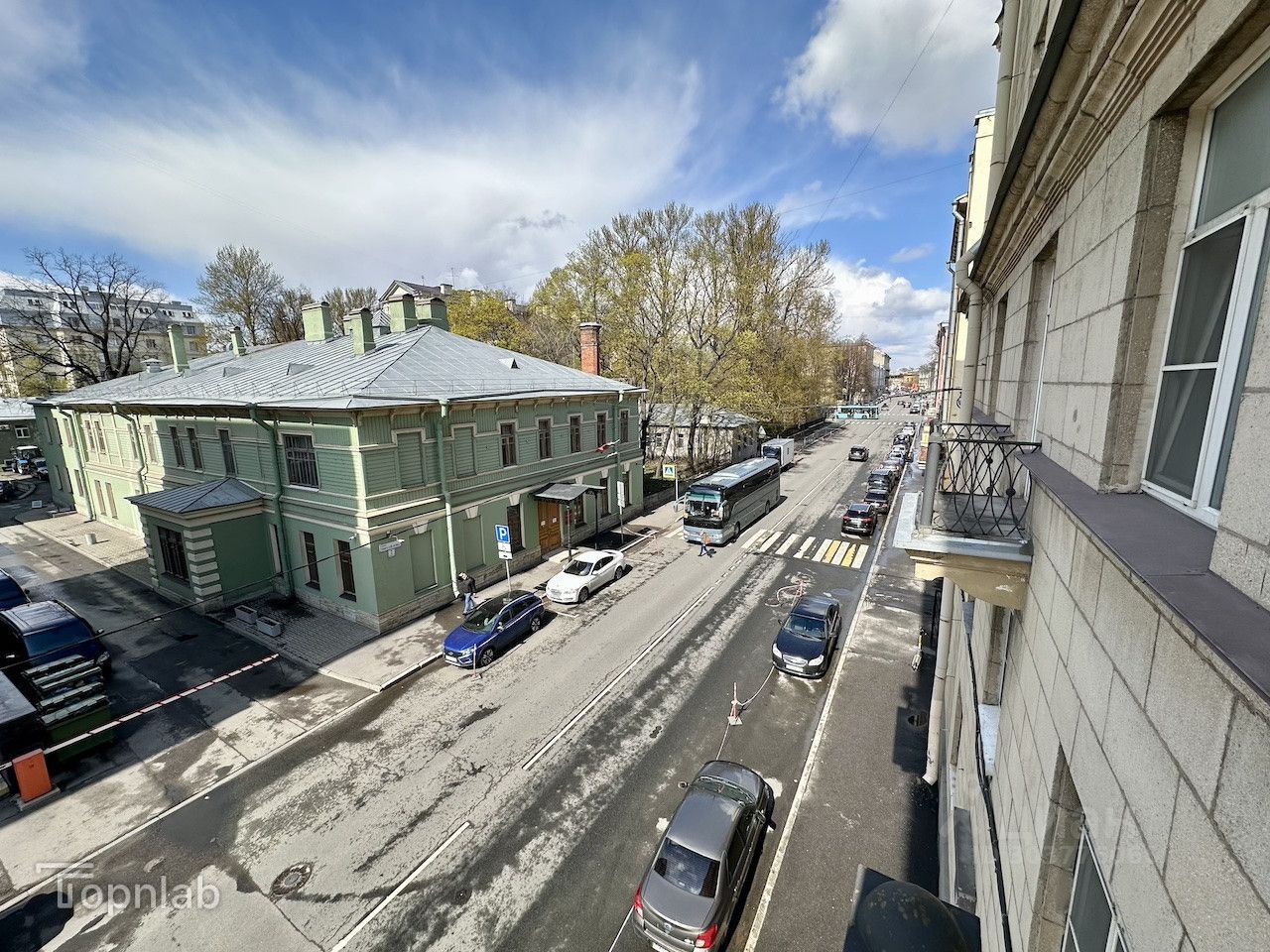 Продажа 4-комн квартиры на вторичном рынке улица Михайлова, 1