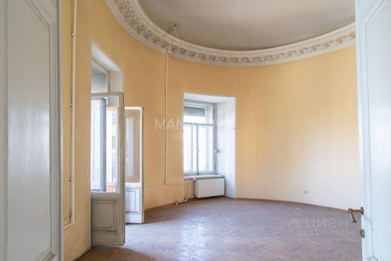 Продажа 6-комн квартиры на вторичном рынке набережная Макарова, 16/2