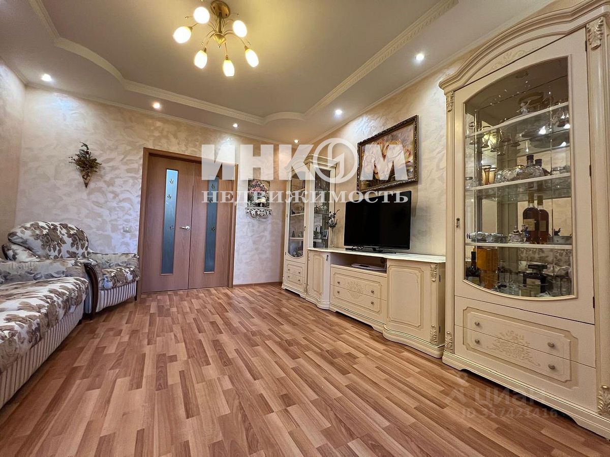 Продажа 3-комн квартиры на вторичном рынке Ивантеевка, Школьная улица, 14