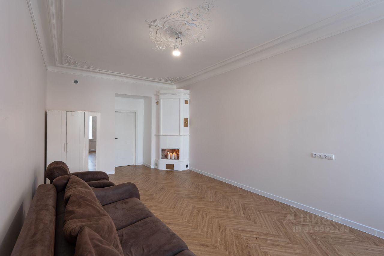 Продажа 2-комн квартиры на вторичном рынке 15-я Васильевского острова линия, 70