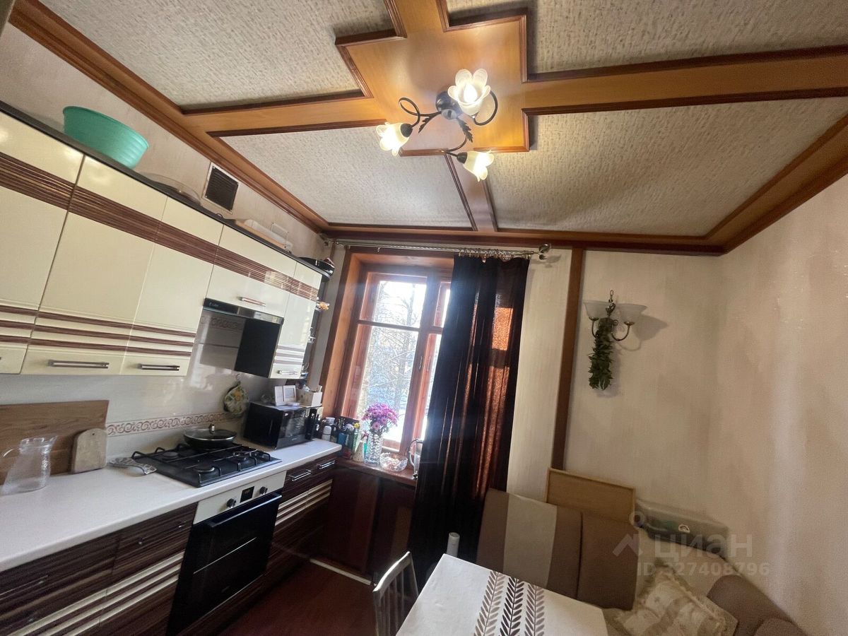 Продажа 3-комн квартиры на вторичном рынке Петергоф, Михайловская улица, 7