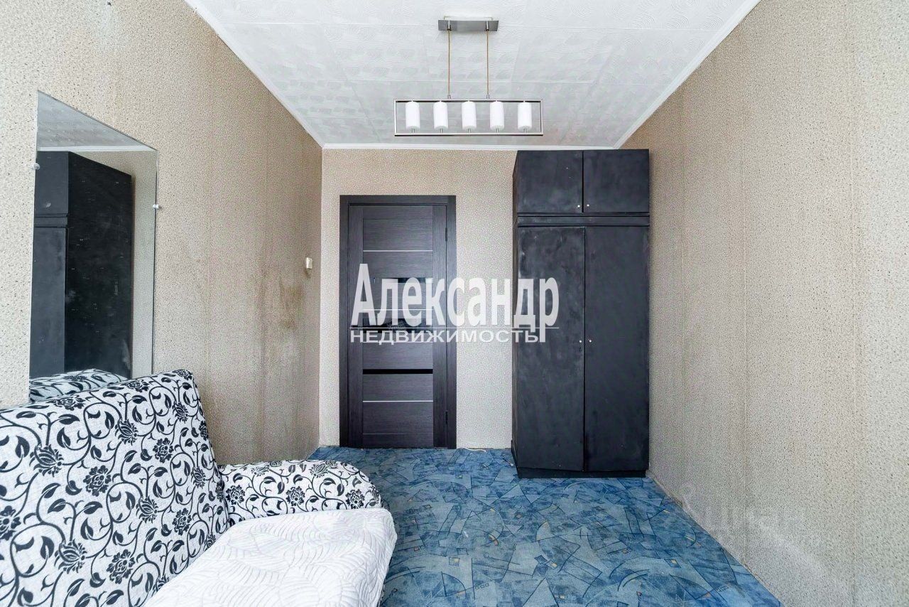 Продажа 4-комн квартиры на вторичном рынке пос. Кобралово, улица Лесная, 2