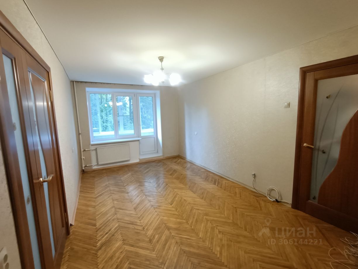 Продажа 2-комн квартиры на вторичном рынке улица Пилотов, 23