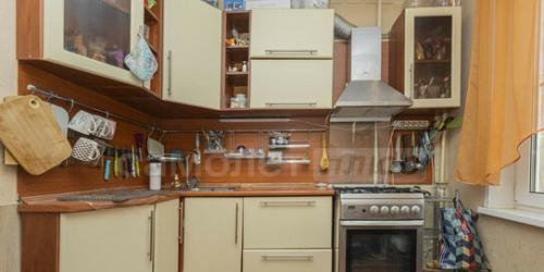 3-комн квартира ул Молостовых,  д. 8,  к. 4
