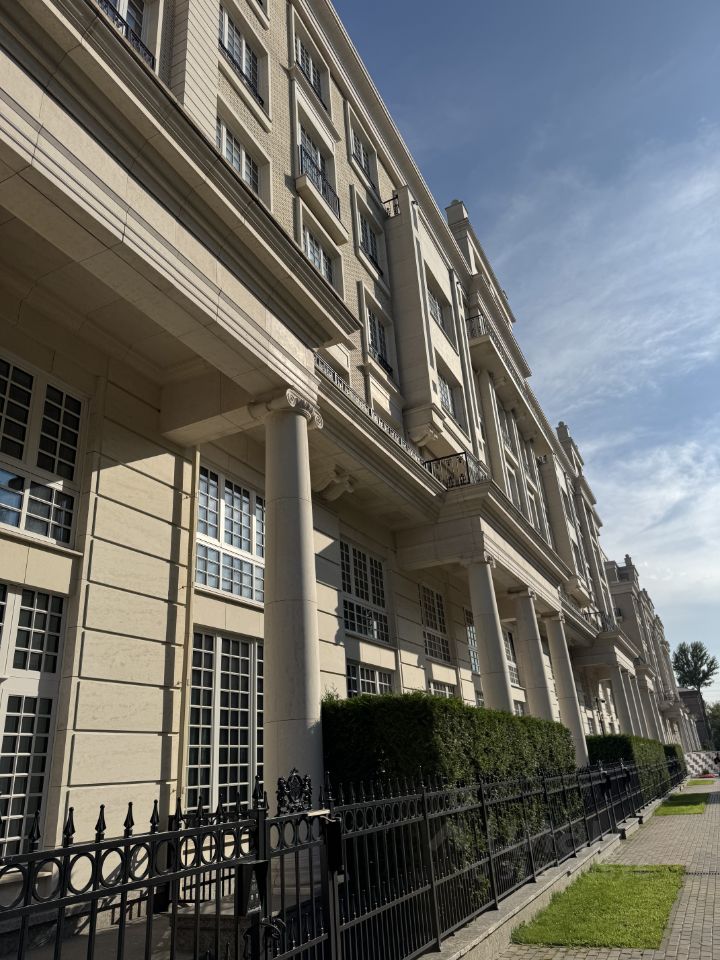 Продажа 5-комн квартиры на вторичном рынке улица Ефремова, 19к2