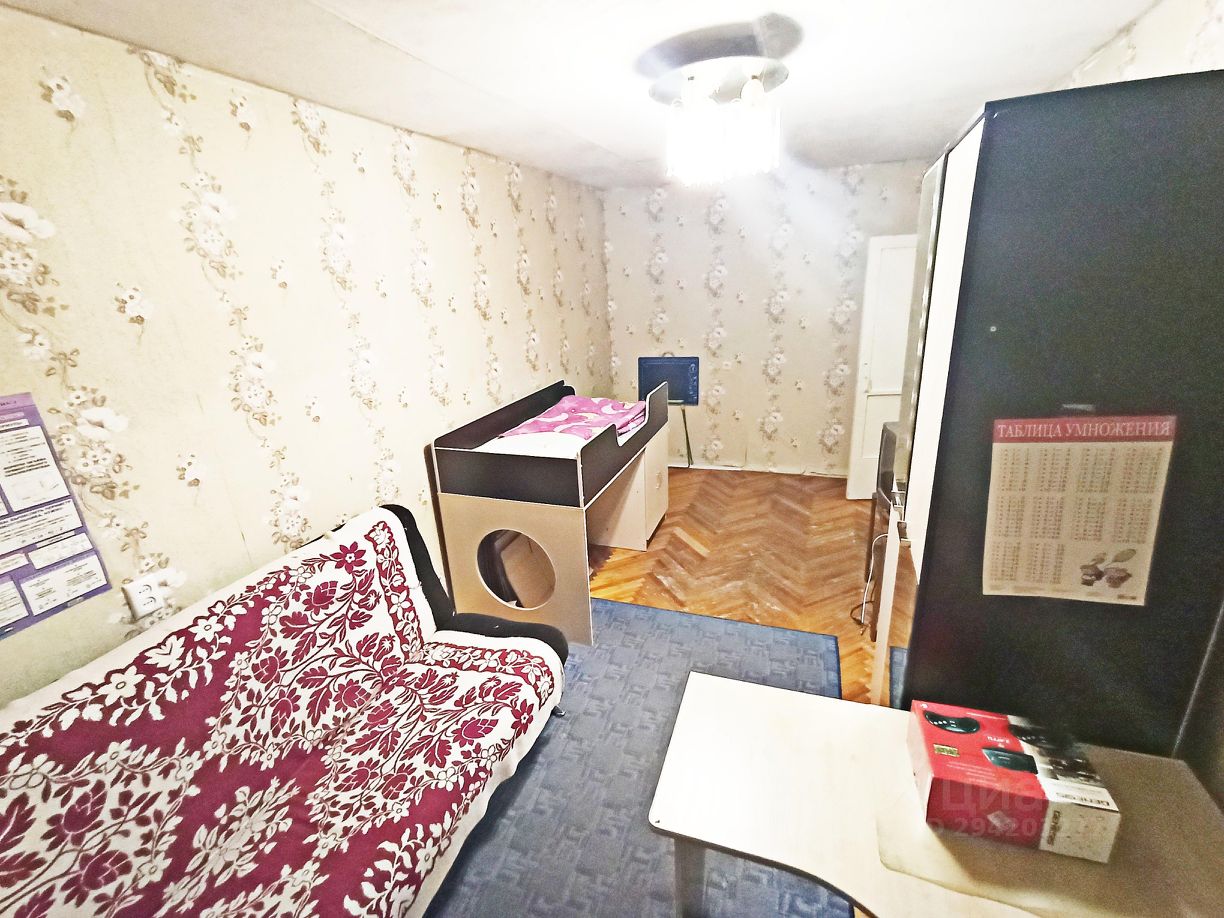 Продажа 2-комн квартиры на вторичном рынке пос. Новый Учхоз, площадь Усова, 4