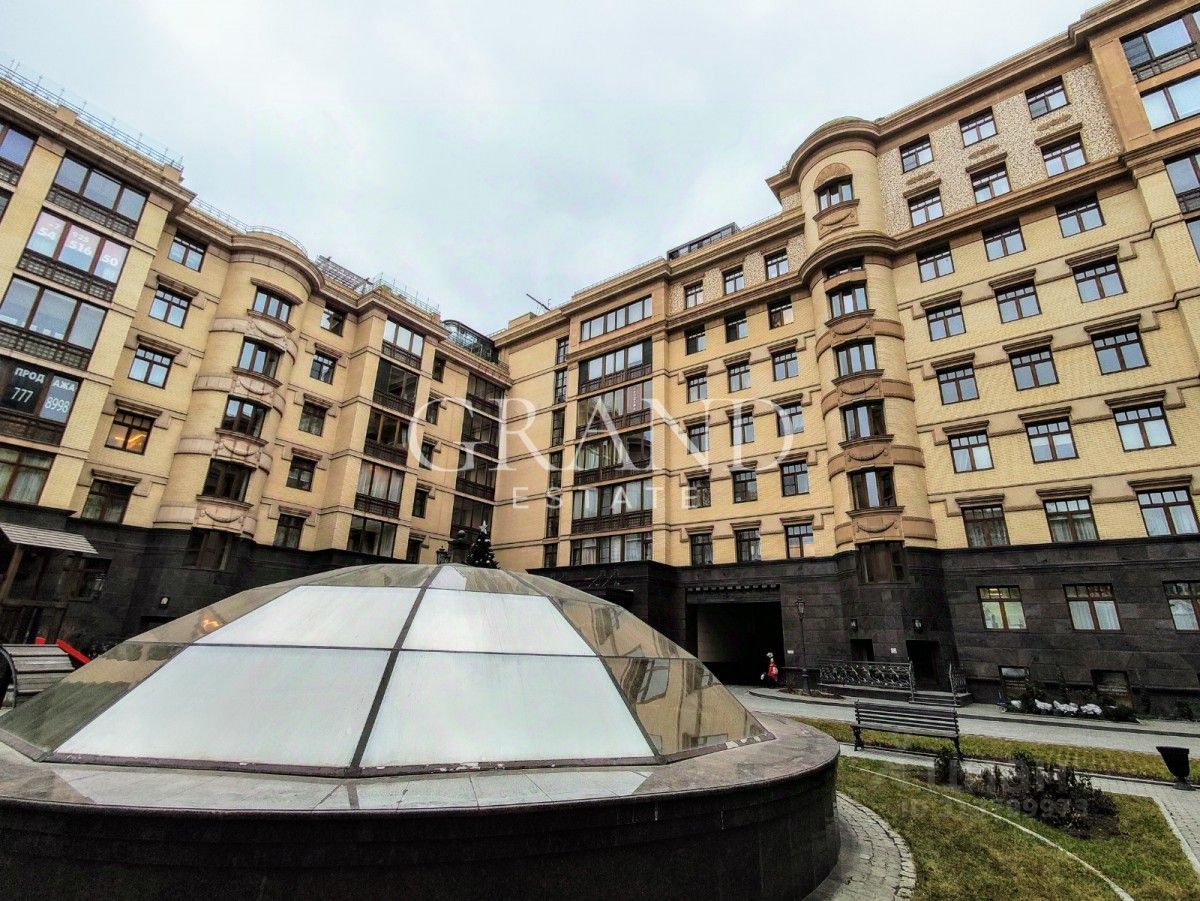 Продажа 4-комн квартиры на вторичном рынке переулок Хилков, 1