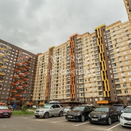 Продажа 2-комн квартиры на вторичном рынке Клязьма-Старбеево, улица Академика Грушина,  д. 8